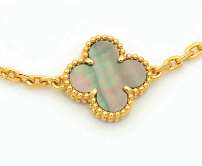 [LumiVibe] CLOVER 5 MOTIF GRAY MOP BRACELET COLLECTION