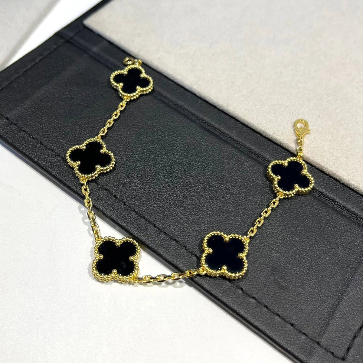 [LumiVibe] CLOVER 5 MOTIF ONYXS BRACELET COLLECTION