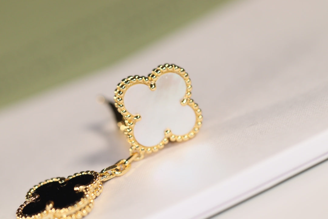 [LumiVibe]CLOVER EARRINGS GOLD ONYX MOP 3 MOTIF