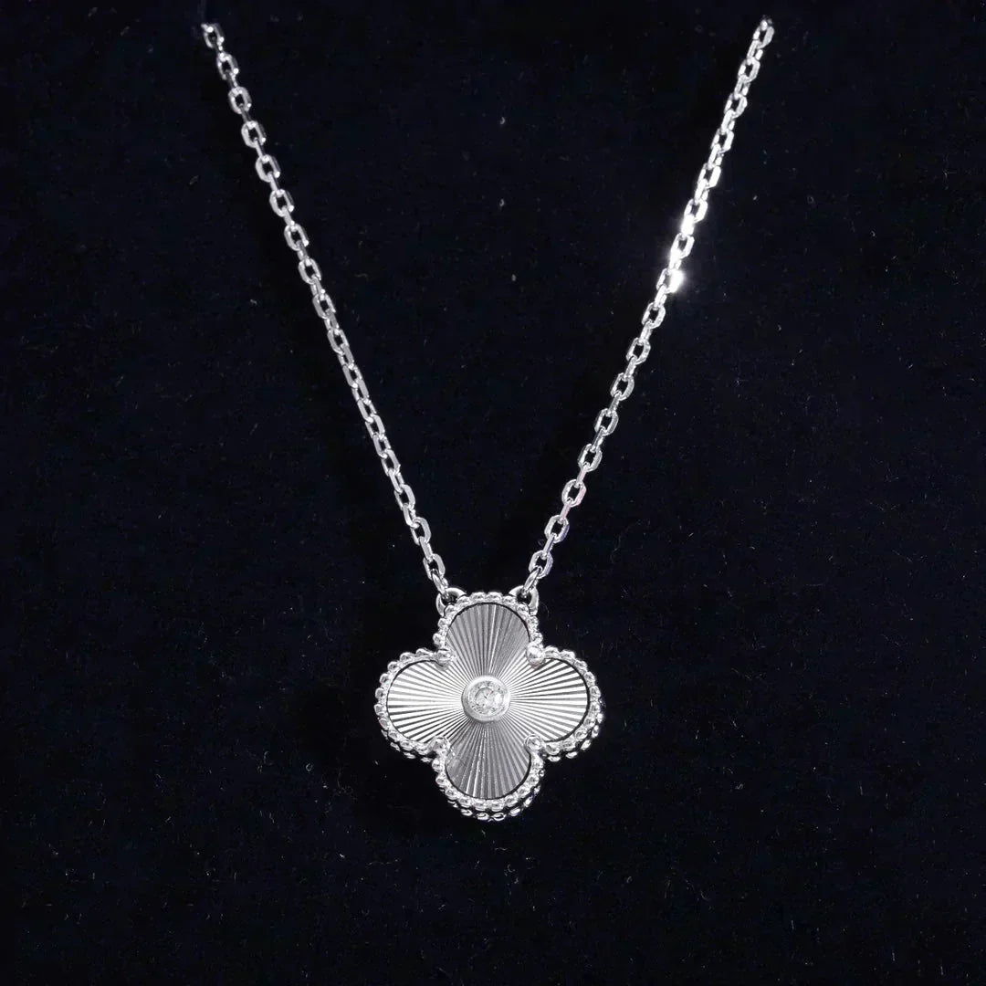 [LumiVibe]CLOVER  15MM DIAMOND LASER NECKLACE SILVER