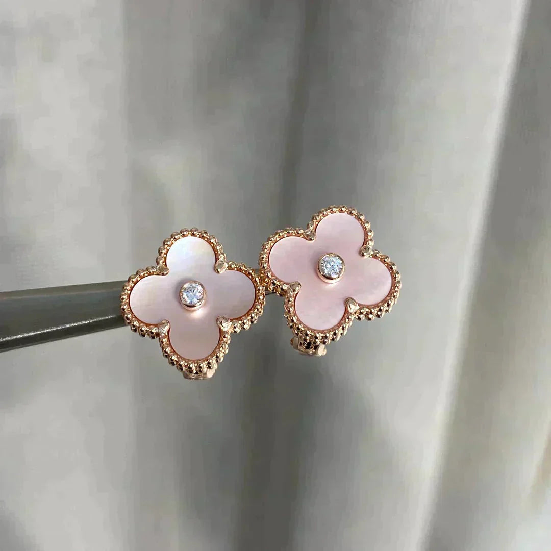 [LumiVibe]CLOVER MEDIUM 1 MOTIFS  PINK MOP DIAMOND EARRINGS