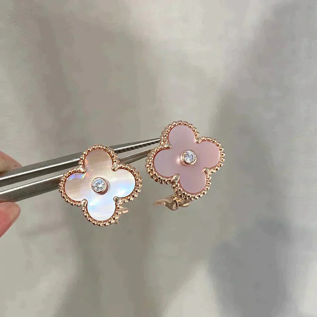 [LumiVibe]CLOVER MEDIUM 1 MOTIFS  PINK MOP DIAMOND EARRINGS