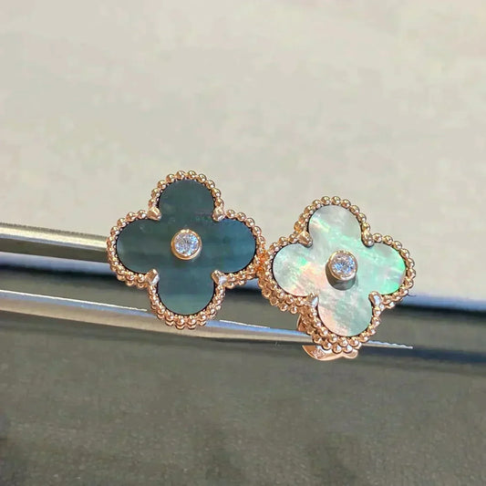 [LumiVibe]CLOVER MEDIUM 1 MOTIFS GRAY MOP  DIAMOND EARRINGS