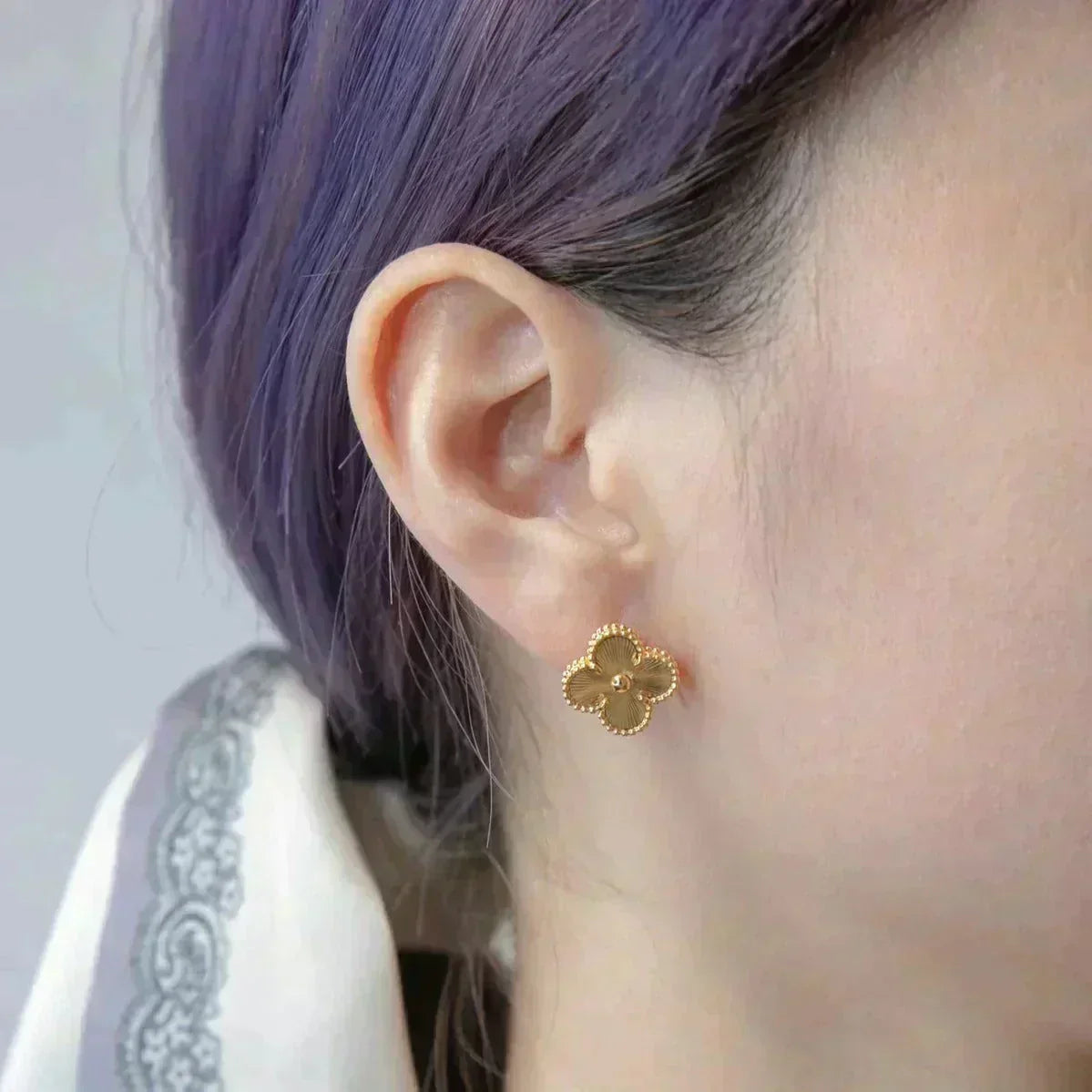 [LumiVibe]CLOVER MEDIUM 1 MOTIFS LASER EARRINGS