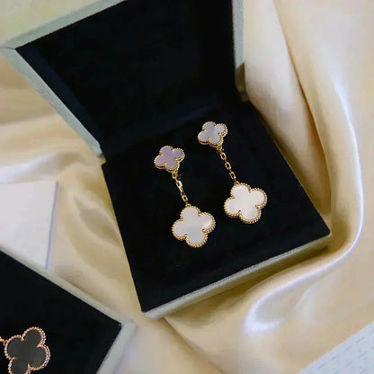 [LumiVibe]CLOVER 2 MOTIF WHITE MOP EARRINGS