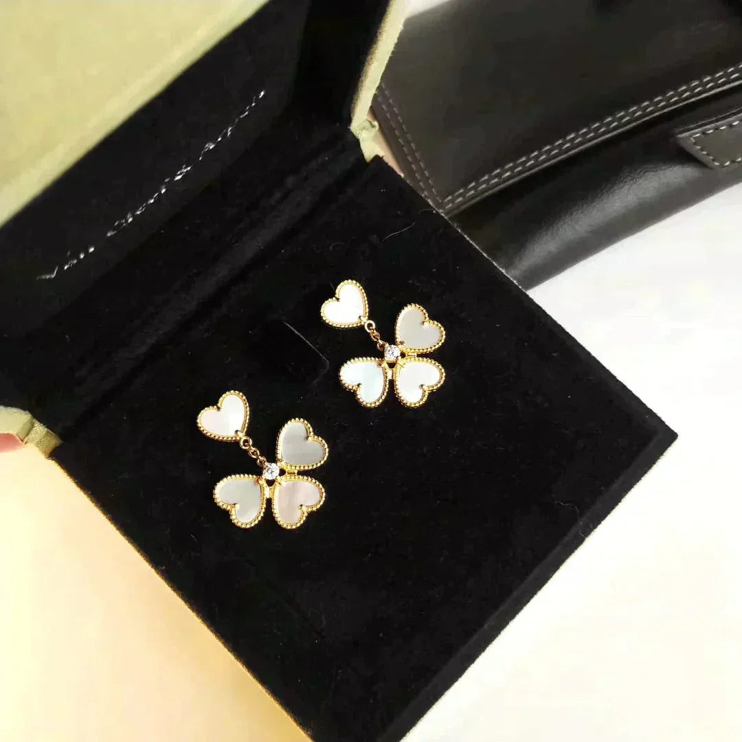 [LumiVibe]CLOVER SWEET WHITE MOP EARRINGS