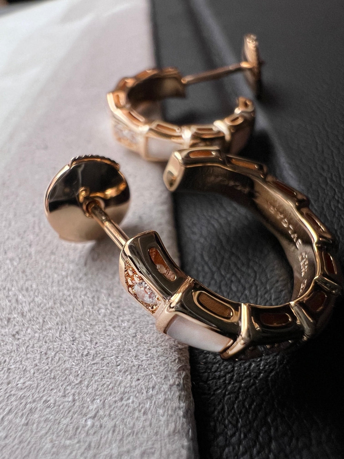 [LumiVibe]SERPENTI MOP PINK GOLD EARRINGS