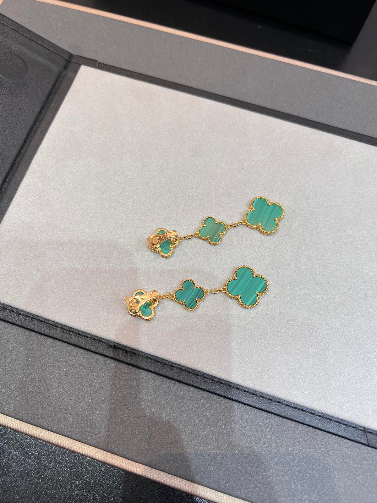 [LumiVibe]CLOVER MALACHITE 3 MOTIFS GOLD