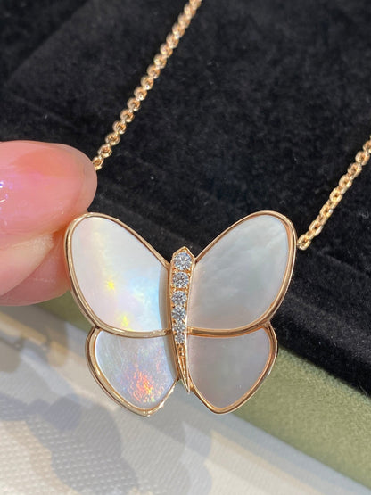 [LumiVibe]BUTTERFLY GOLD MOP DIAMOND NECKLACE