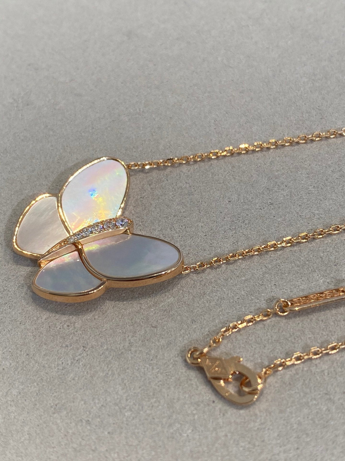 [LumiVibe]BUTTERFLY GOLD MOP DIAMOND NECKLACE