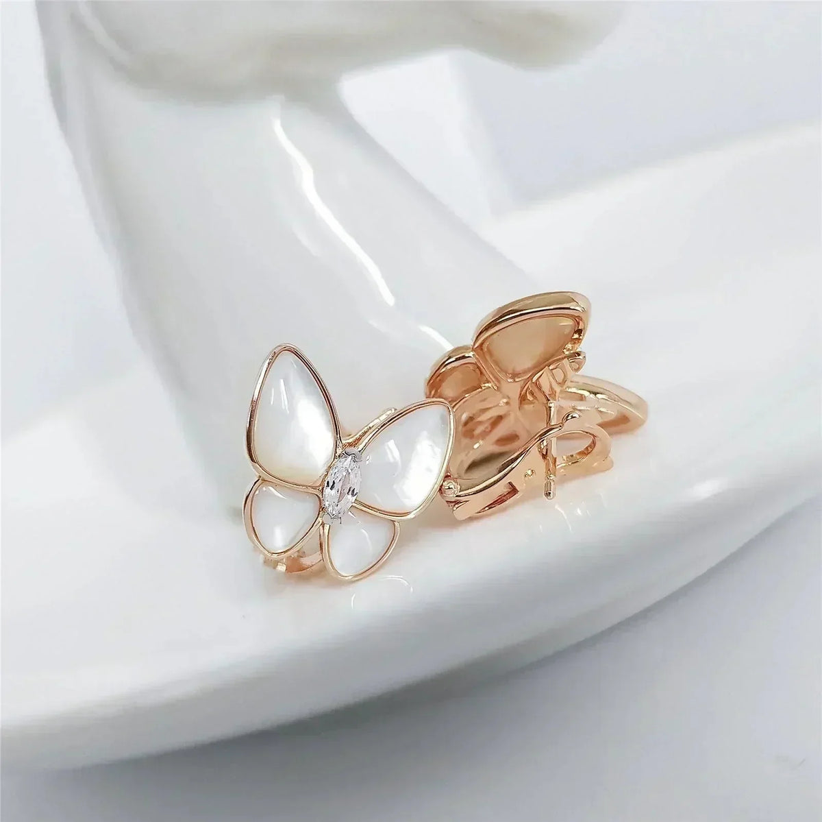 [LumiVibe]BUTTERFLY MOP DIAMOND EARRINGS