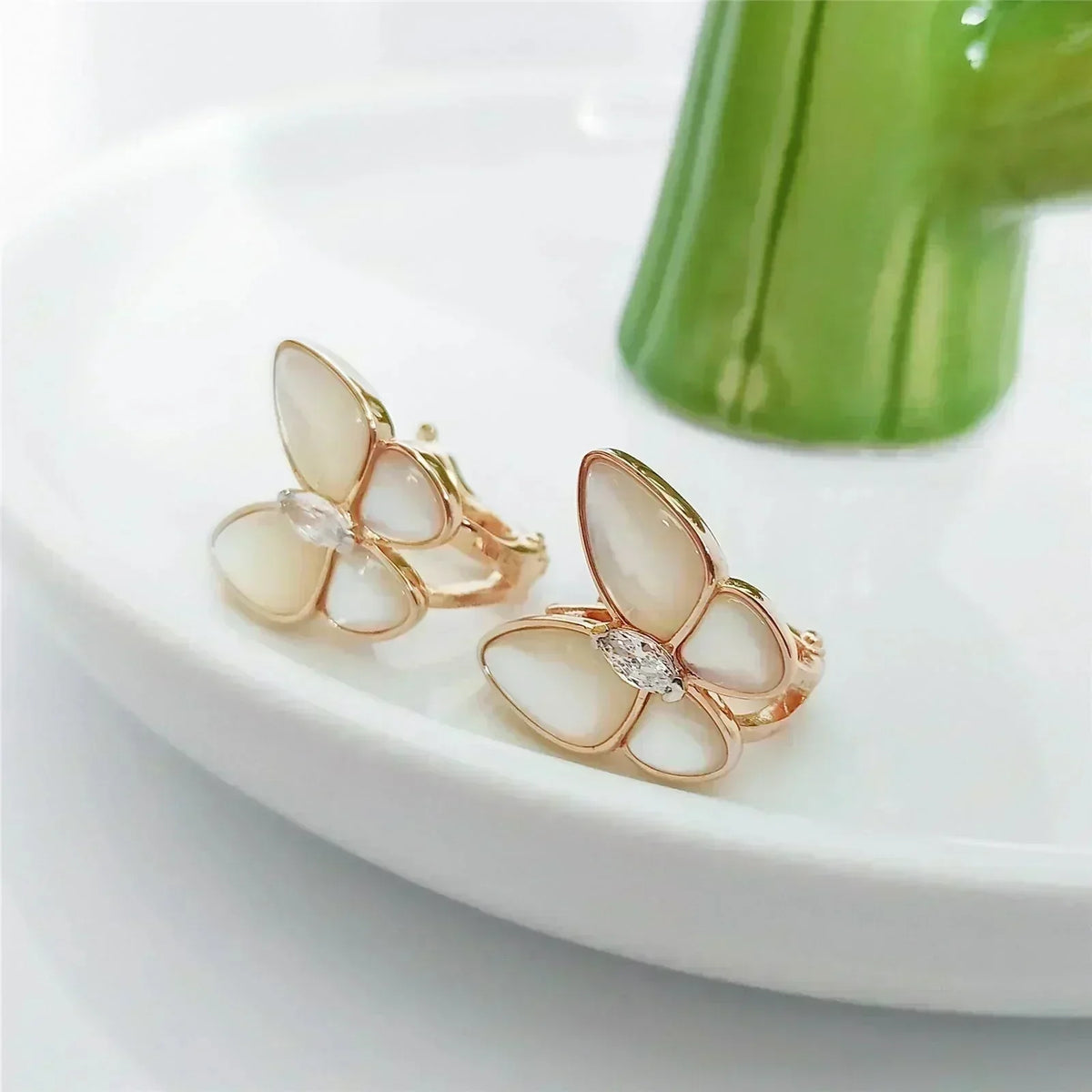 [LumiVibe]BUTTERFLY MOP DIAMOND EARRINGS