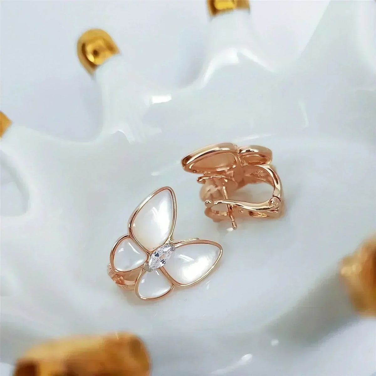 [LumiVibe]BUTTERFLY MOP DIAMOND EARRINGS