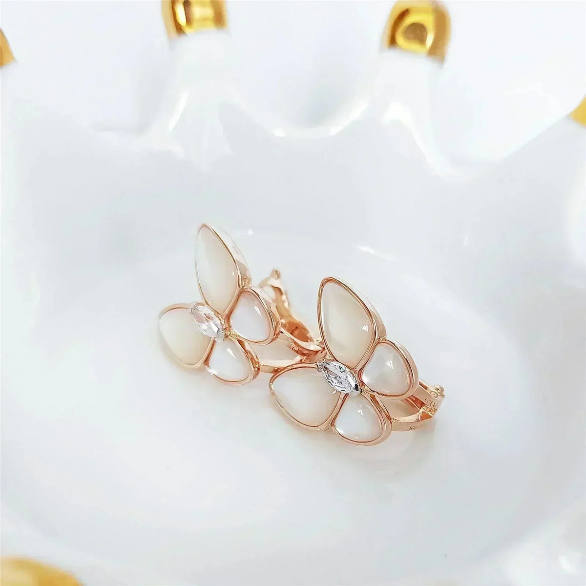 [LumiVibe]BUTTERFLY MOP DIAMOND EARRINGS