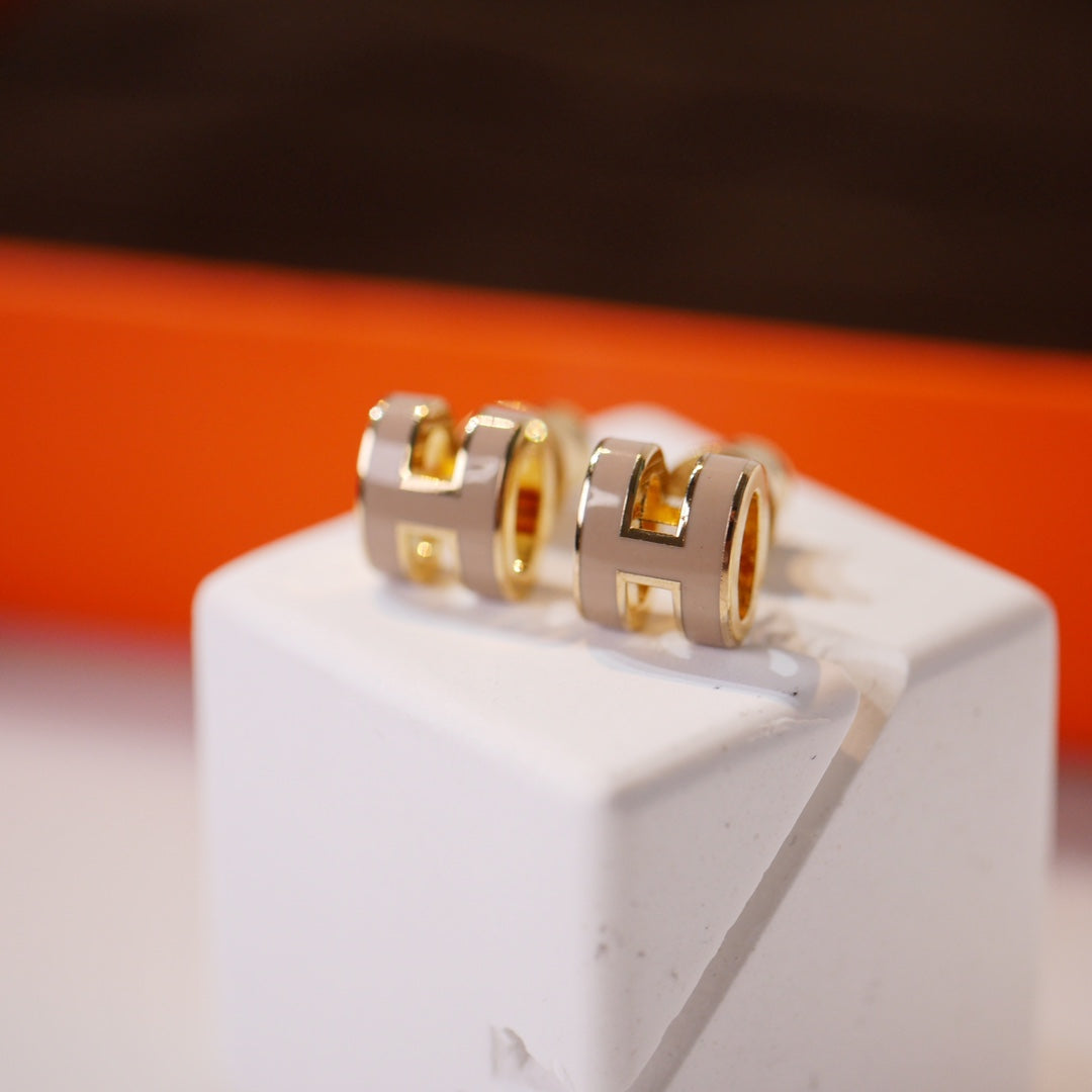 [LumiVibe]MINI POP H GOLD EARRINGS GREY