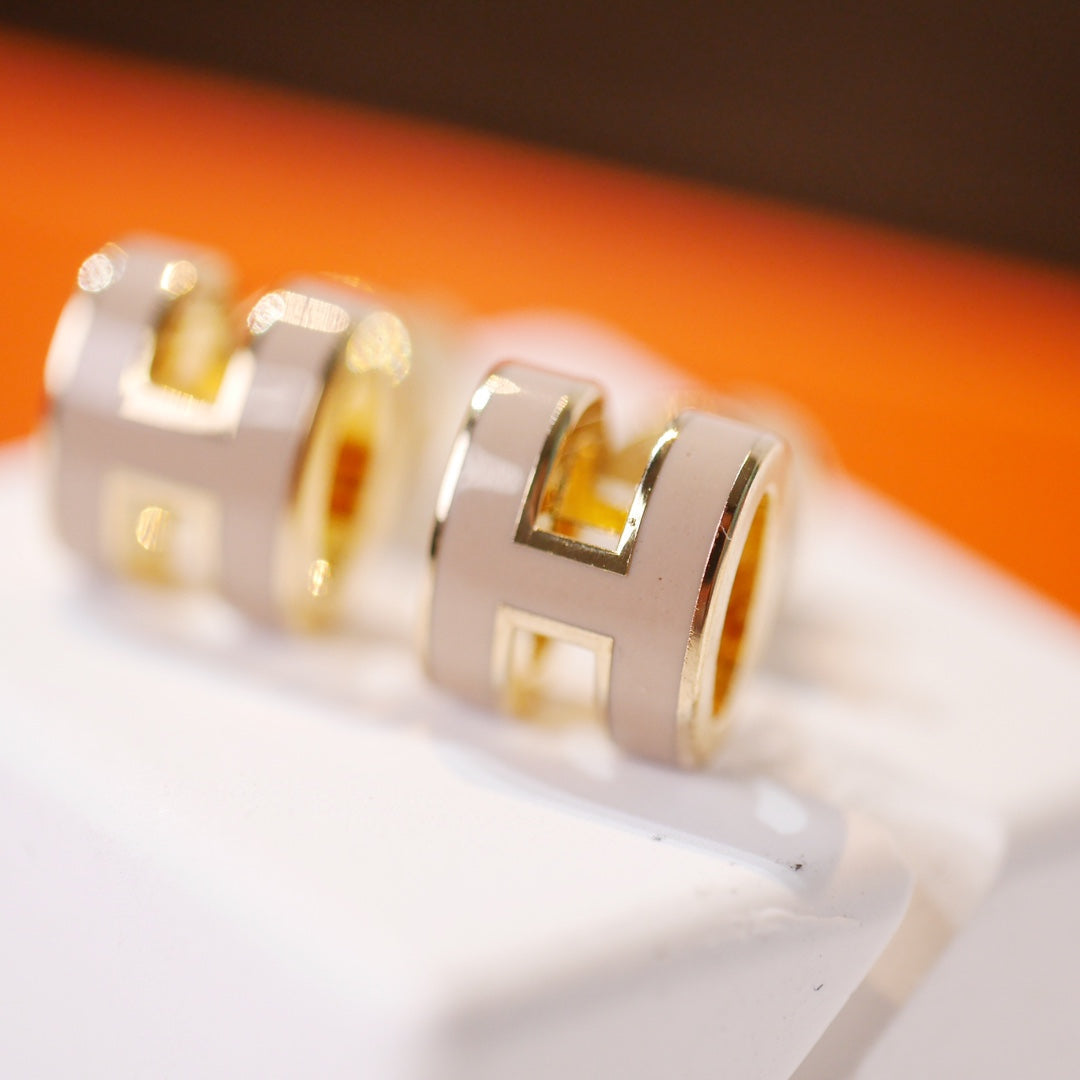 [LumiVibe]MINI POP H GOLD EARRINGS GREY