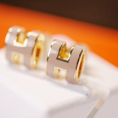 [LumiVibe]MINI POP H GOLD EARRINGS GREY
