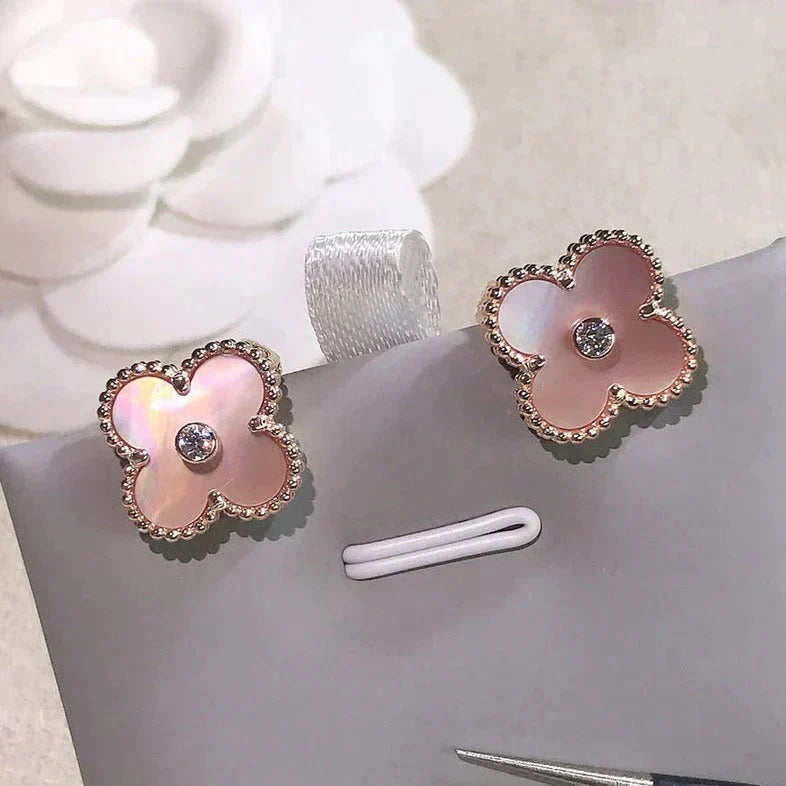 [LumiVibe]CLOVER MEDIUM 1 MOTIFS  PINK MOP DIAMOND EARRINGS