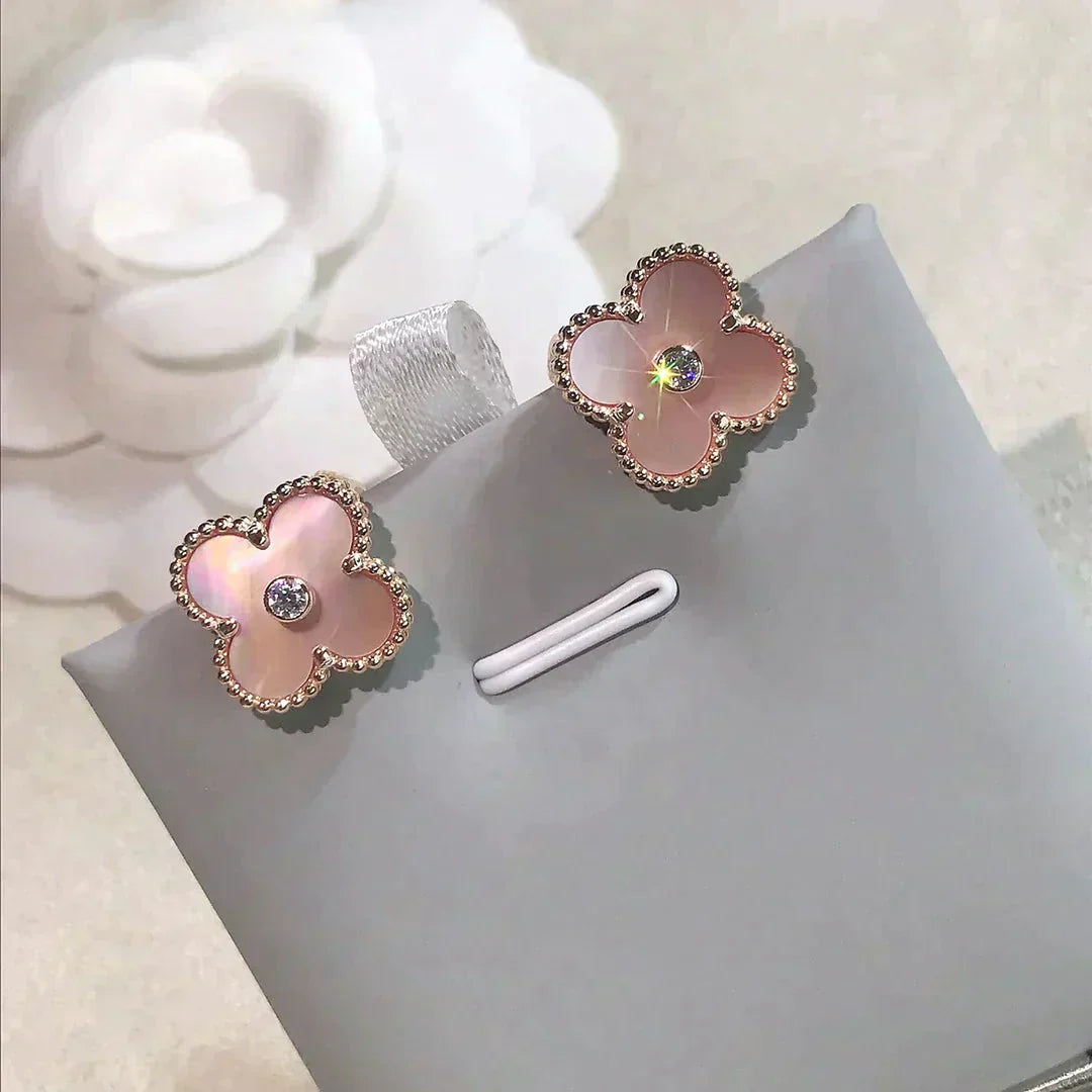 [LumiVibe]CLOVER MEDIUM 1 MOTIFS  PINK MOP DIAMOND EARRINGS