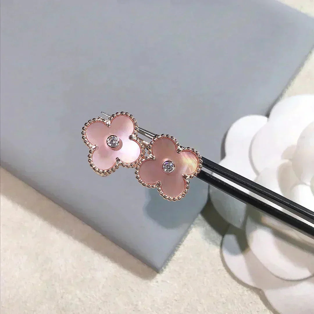 [LumiVibe]CLOVER MEDIUM 1 MOTIFS  PINK MOP DIAMOND EARRINGS