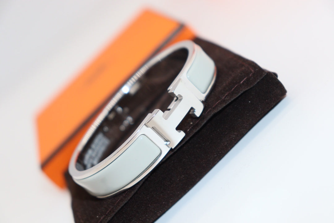 [LumiVibe]H LIGHT BLUE BRACELET
