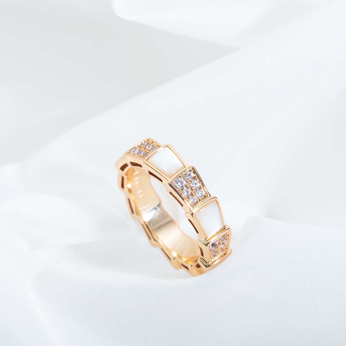 [LumiVibe]SERPENTI RING PINK GOLD MOP DIAMOND PAVED 4MM