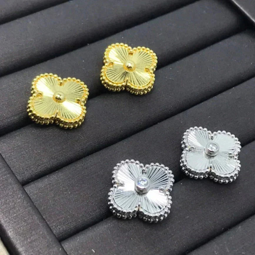 [LumiVibe]CLOVER MINI 9.5MM LASER EARRINGS