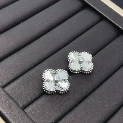 [LumiVibe]CLOVER MINI 9.5MM LASER EARRINGS