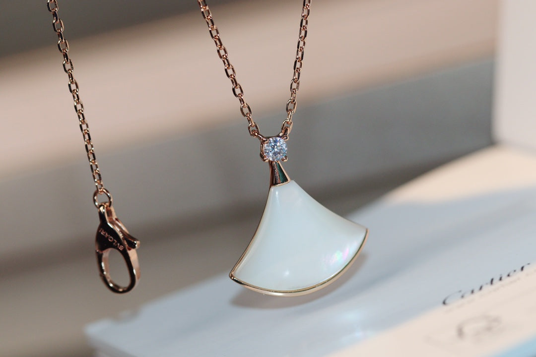 [LumiVibe]DREAM NECKLACE WHITE MOP PINK GOLD 1 DIAMOND