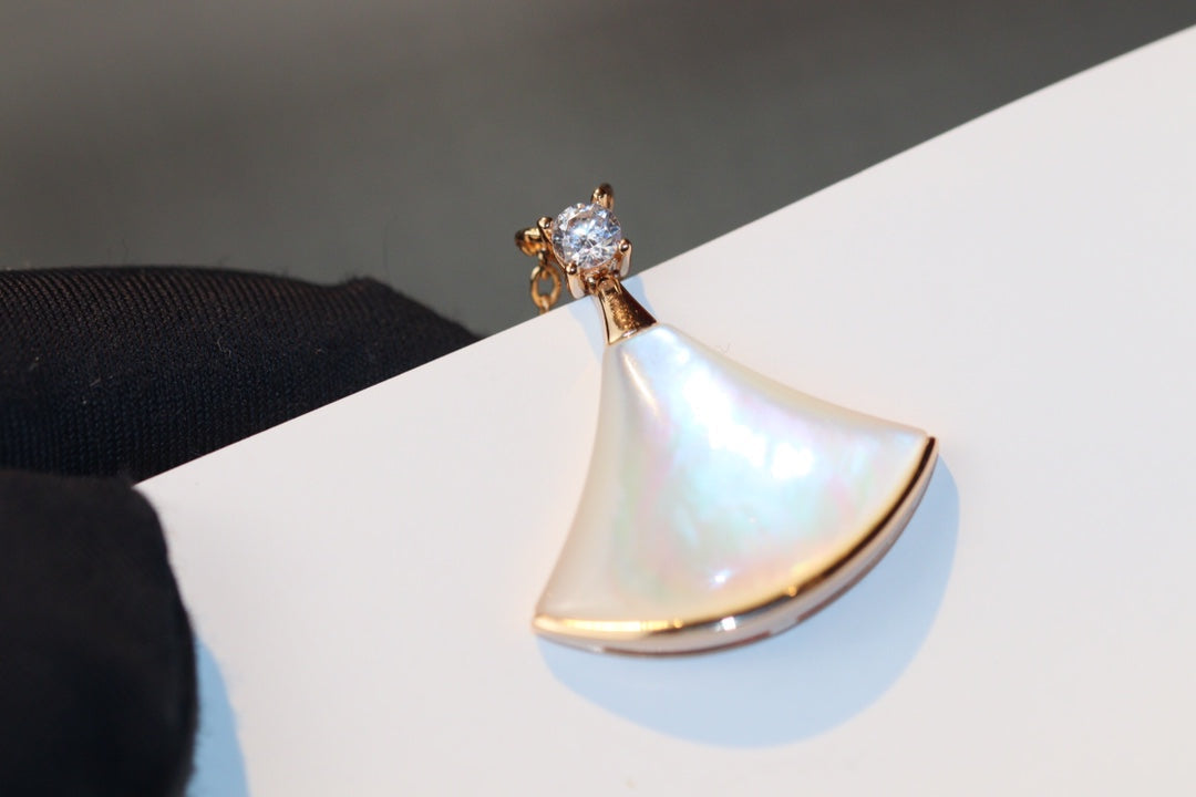 [LumiVibe]DREAM NECKLACE WHITE MOP PINK GOLD 1 DIAMOND