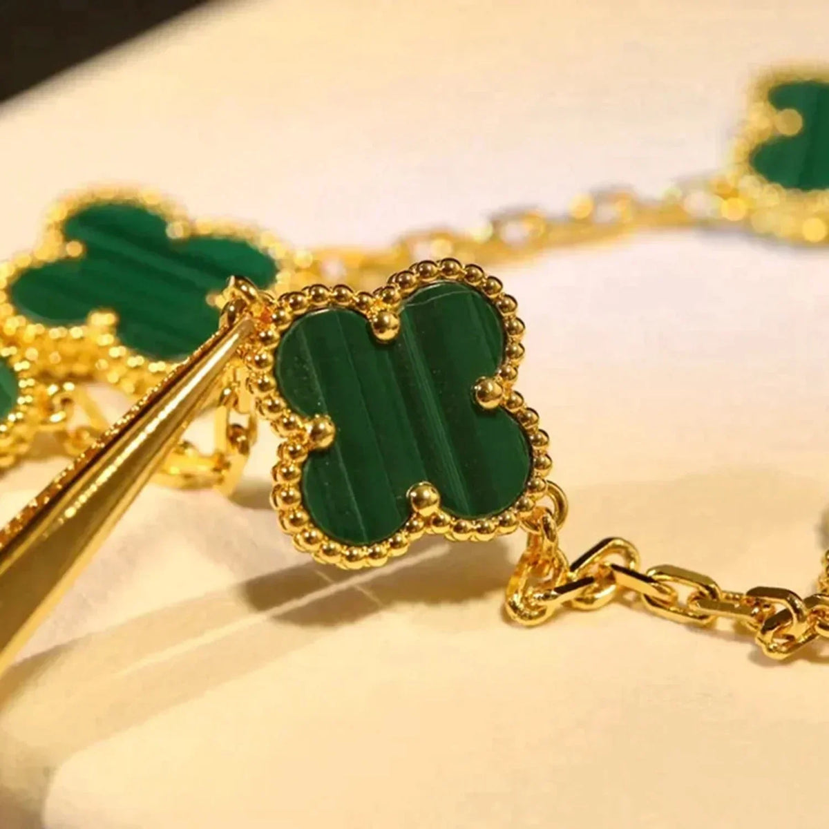 [LumiVibe] CLOVER 5 MOTIF MALACHITE BRACELET COLLECTION