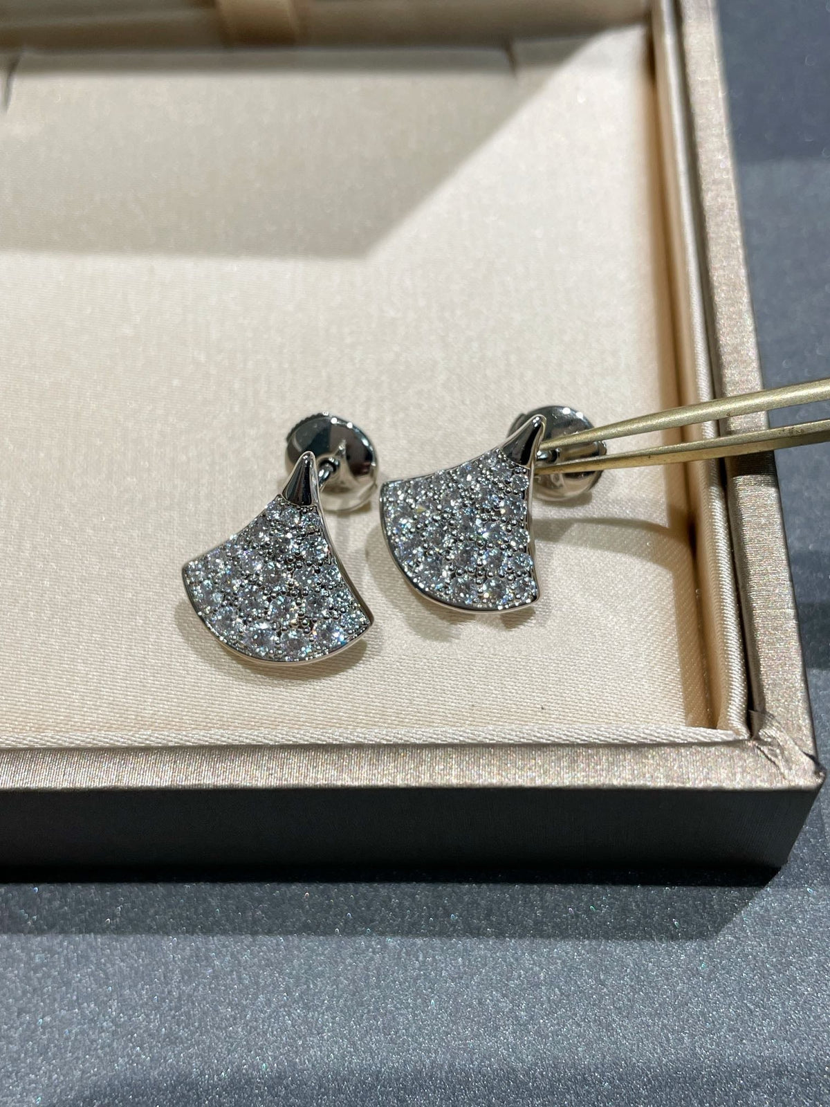[LumiVibe]DREAM STUD EARRINGS DIAMOND