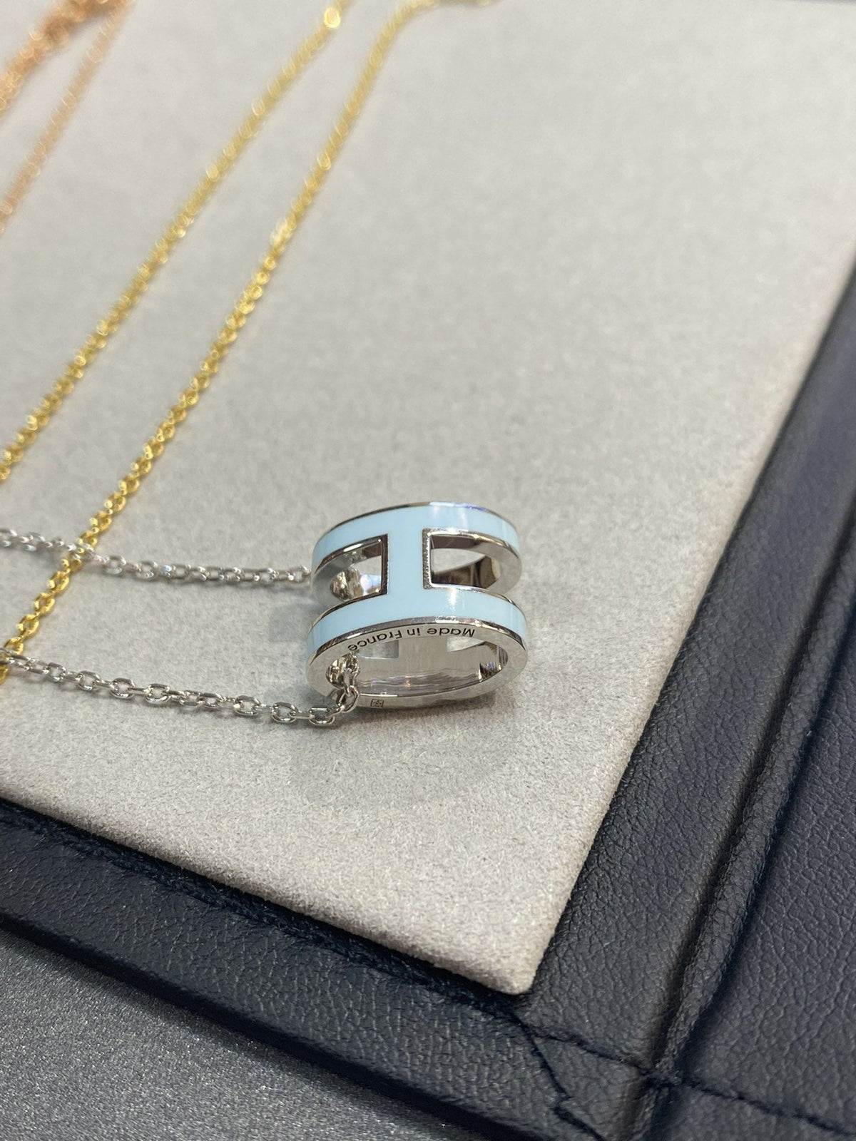 [LumiVibe]POP H LIGHT BLUE NECKLACE