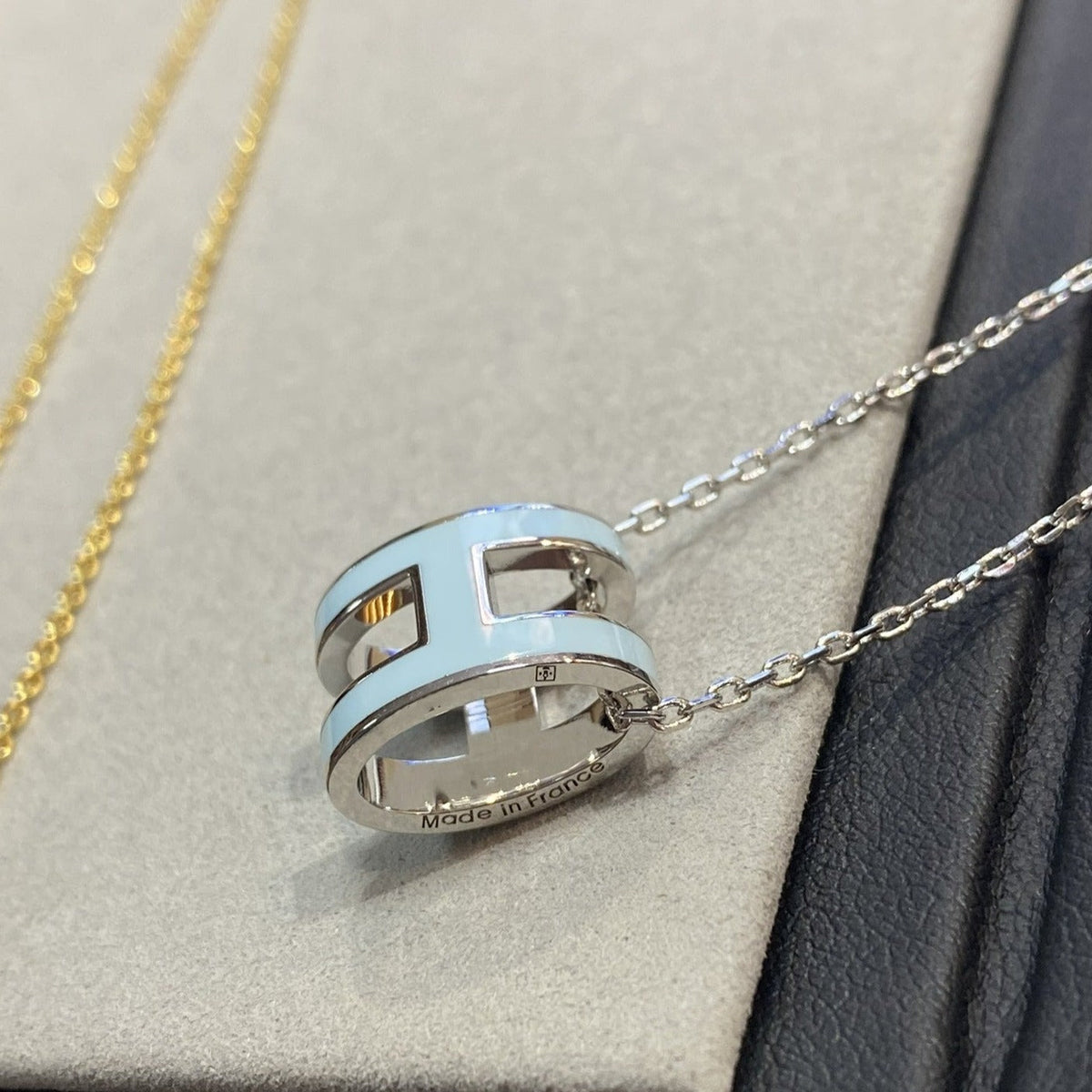 [LumiVibe]POP H LIGHT BLUE NECKLACE