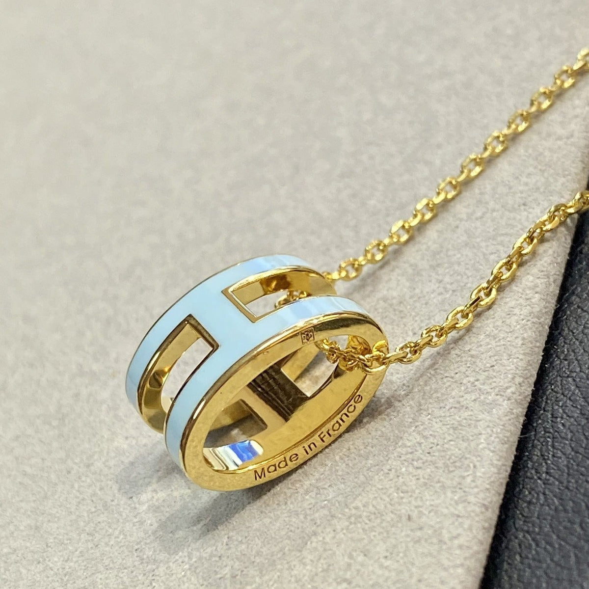 [LumiVibe]POP H LIGHT BLUE NECKLACE