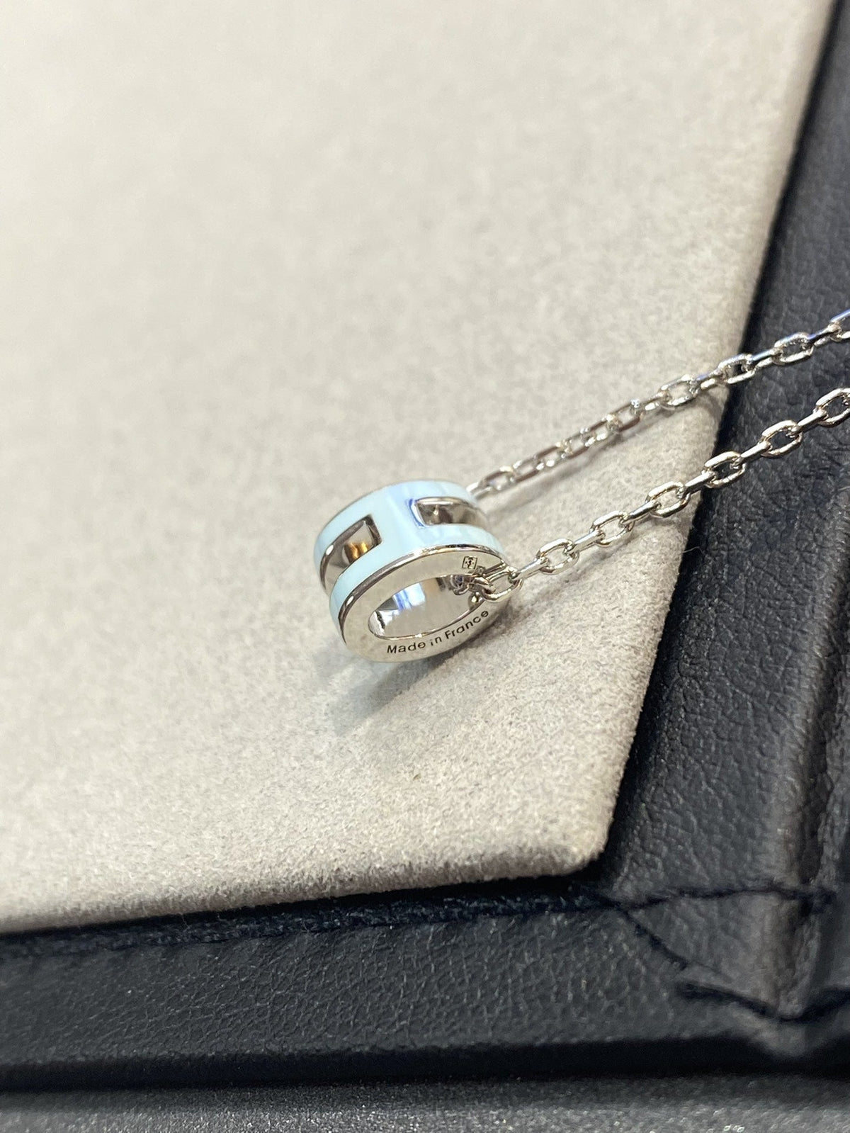 [LumiVibe]POP H LIGHT BLUE NECKLACE