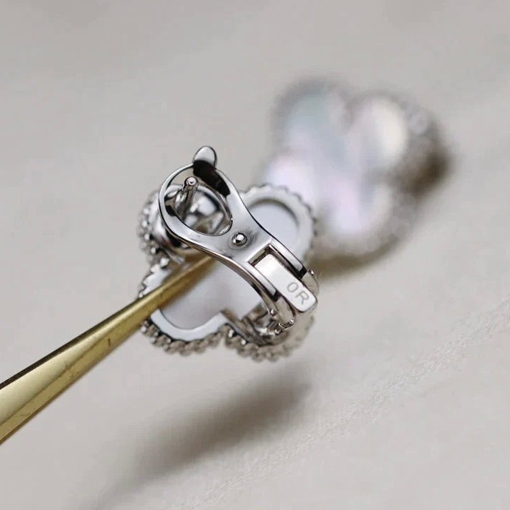 [LumiVibe]CLOVER MEDIUM 1 MOTIFS  WHITE MOP EARRINGS SILVER