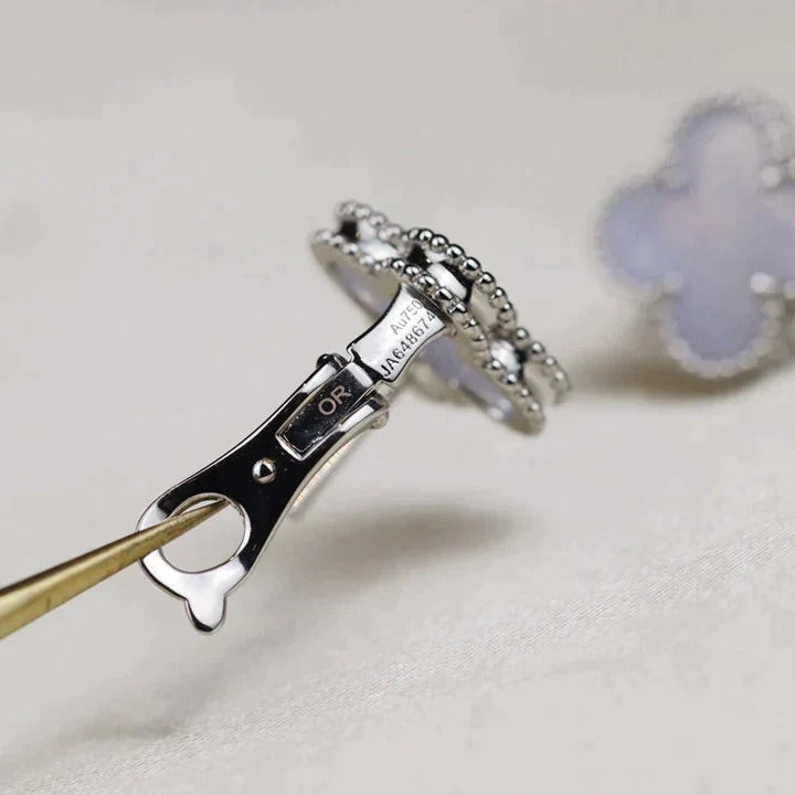 [LumiVibe]CLOVER MEDIUM 1 MOTIFS  WHITE MOP EARRINGS SILVER