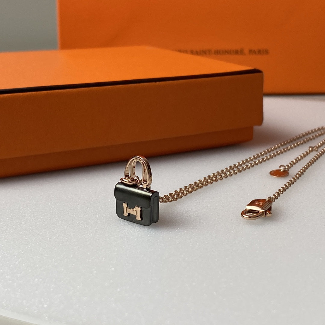 [LumiVibe]CONSTANCE BLACK PEDANT PINK GOLD NECKLACE