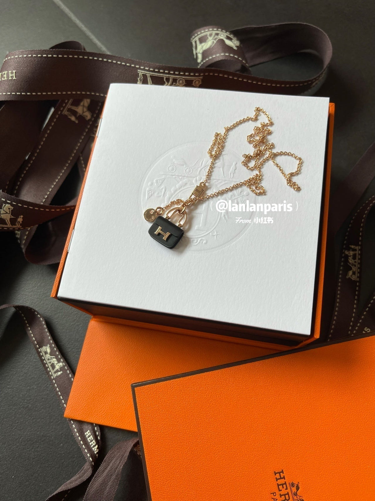 [LumiVibe]CONSTANCE BLACK PEDANT PINK GOLD NECKLACE