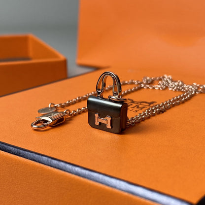 [LumiVibe]CONSTANCE BLACK PEDANT PINK GOLD NECKLACE