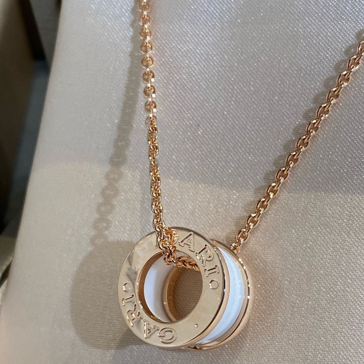 [LumiVibe]ZERO 1 WHITE CERAMIC PINK GOLD NECKLACE
