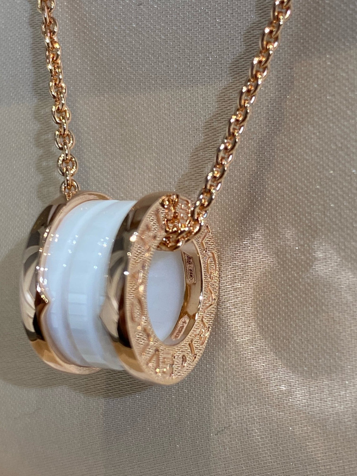[LumiVibe]ZERO 1 WHITE CERAMIC PINK GOLD NECKLACE