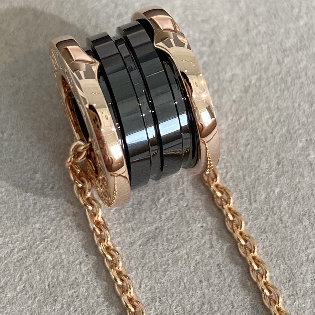 [LumiVibe]ZERO 1 BLACK CERAMIC PINK GOLD NECKLACE