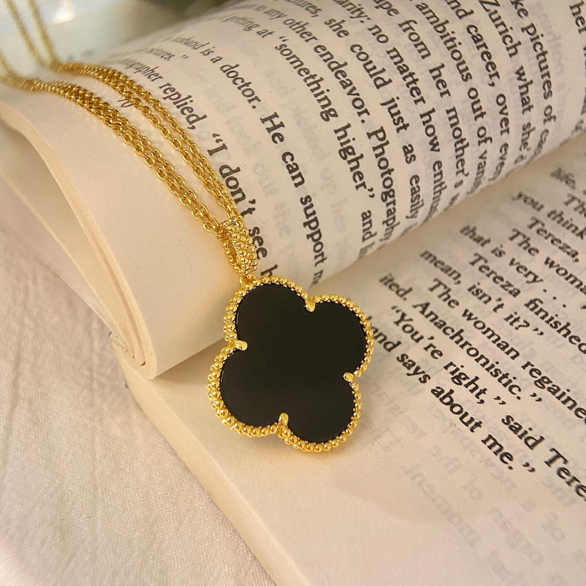 [LumiVibe]CLOVER 25MM NECKLACE GOLD ONYX
