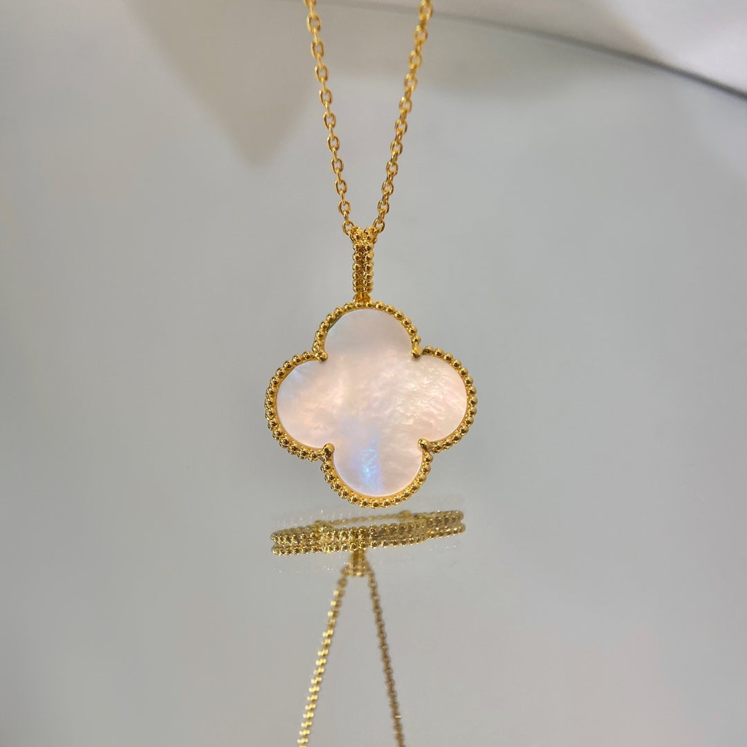 [LumiVibe]CLOVER 25MM MOP LARGE PENDANT NECKLACE