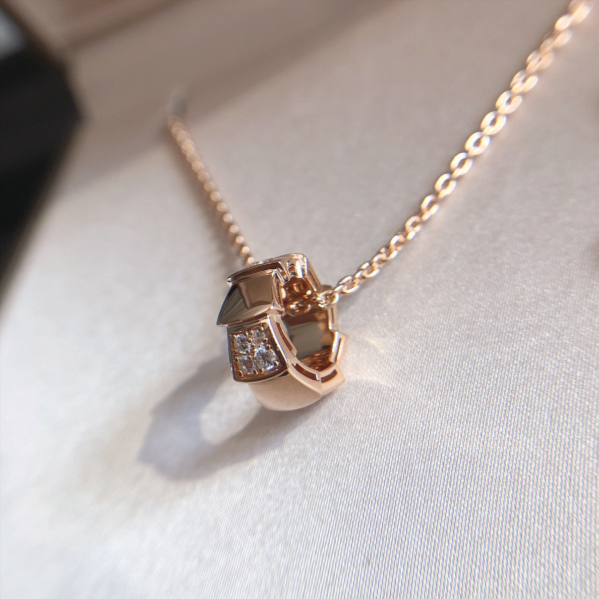 [LumiVibe]SERPENTI PEDANT DIAMOND PINK GOLD NECKLACE
