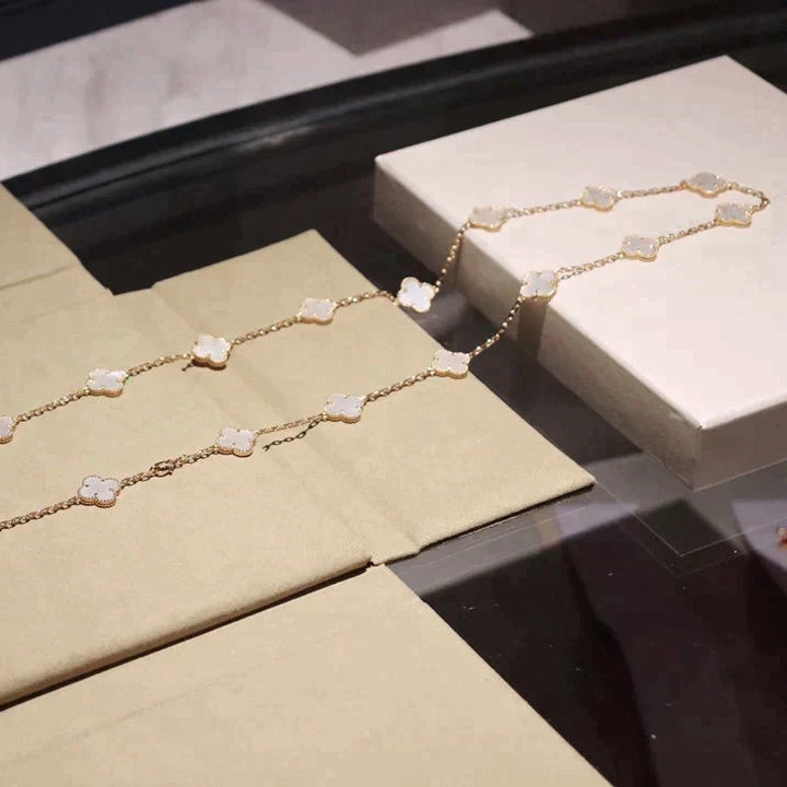 [LumiVibe]CLOVER 20 MOTIFS WHITE MOP NECKLACE