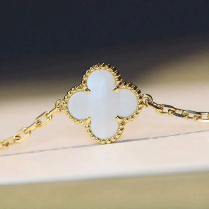 [LumiVibe]CLOVER 20 MOTIFS WHITE MOP NECKLACE
