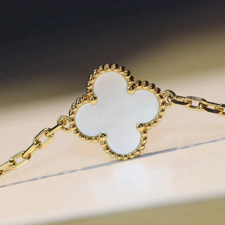 [LumiVibe]CLOVER 20 MOTIFS WHITE MOP NECKLACE